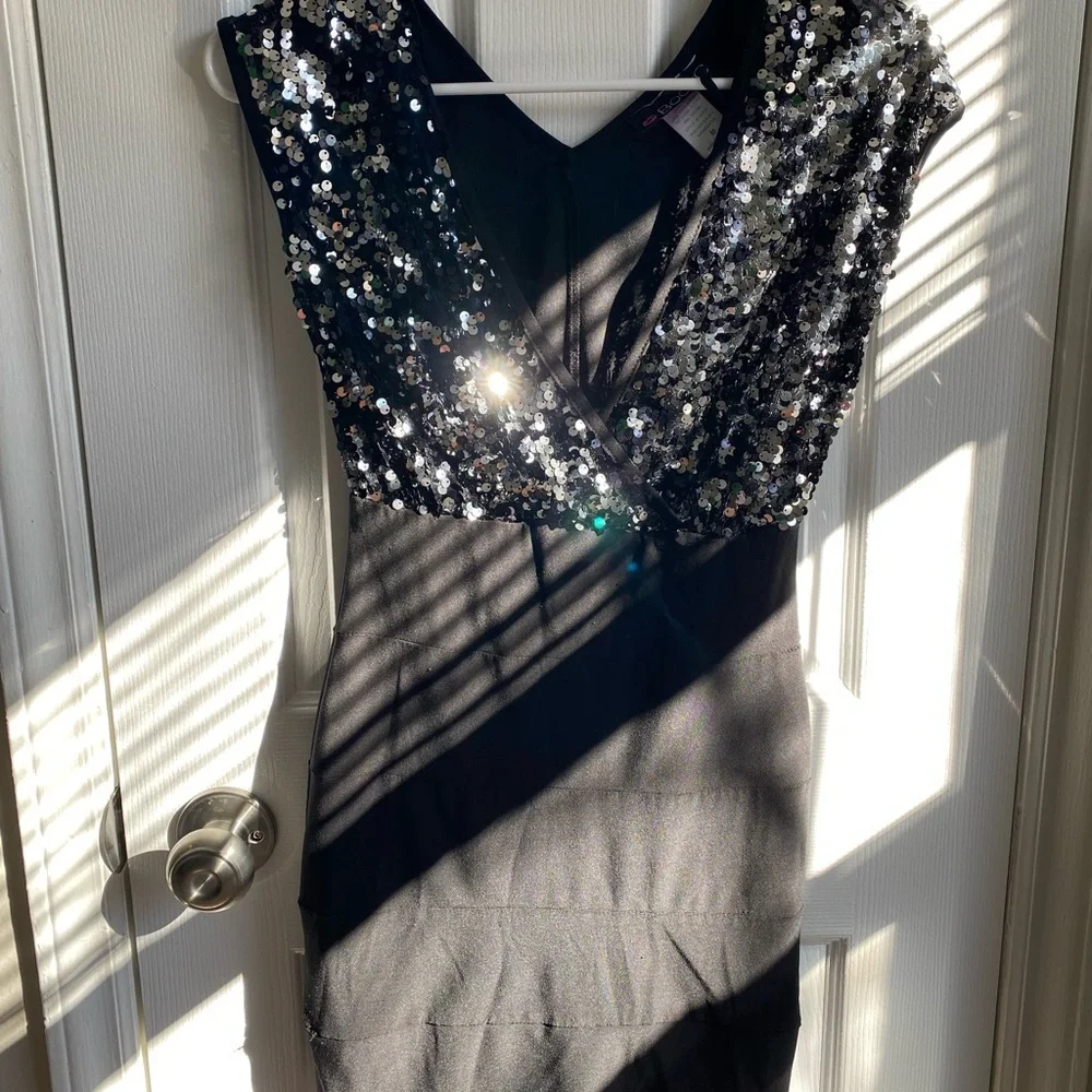 Black Sequin BodyCon Mini Dress - Picture 1 of 4